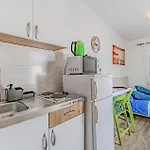 Gorgeous Home In Potomje With Wifi Дом отдыха *